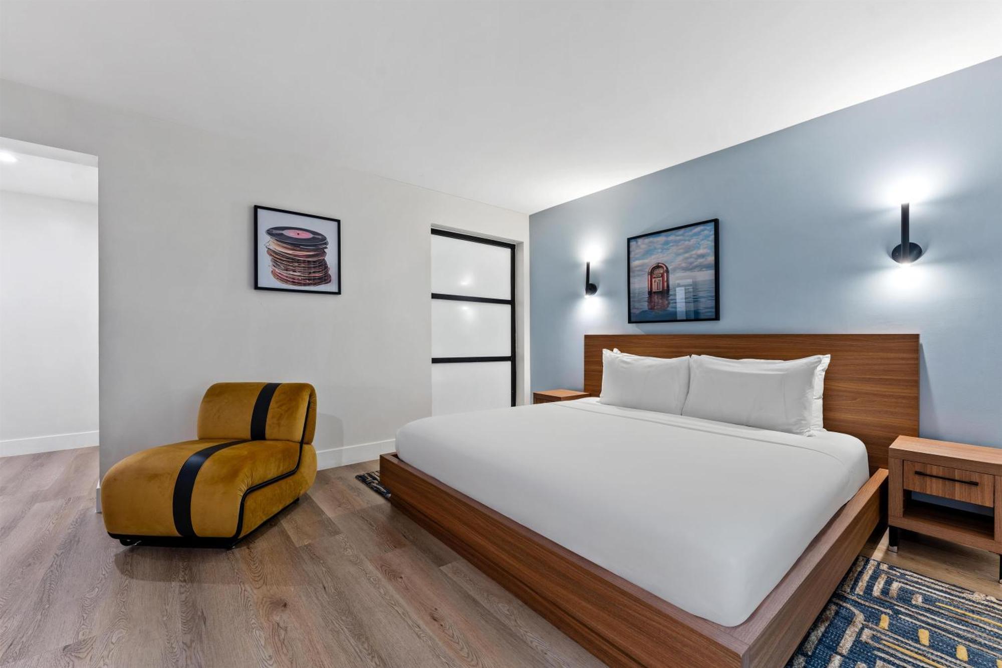 Room One Full Bed Roll Shower Mobility Accessible